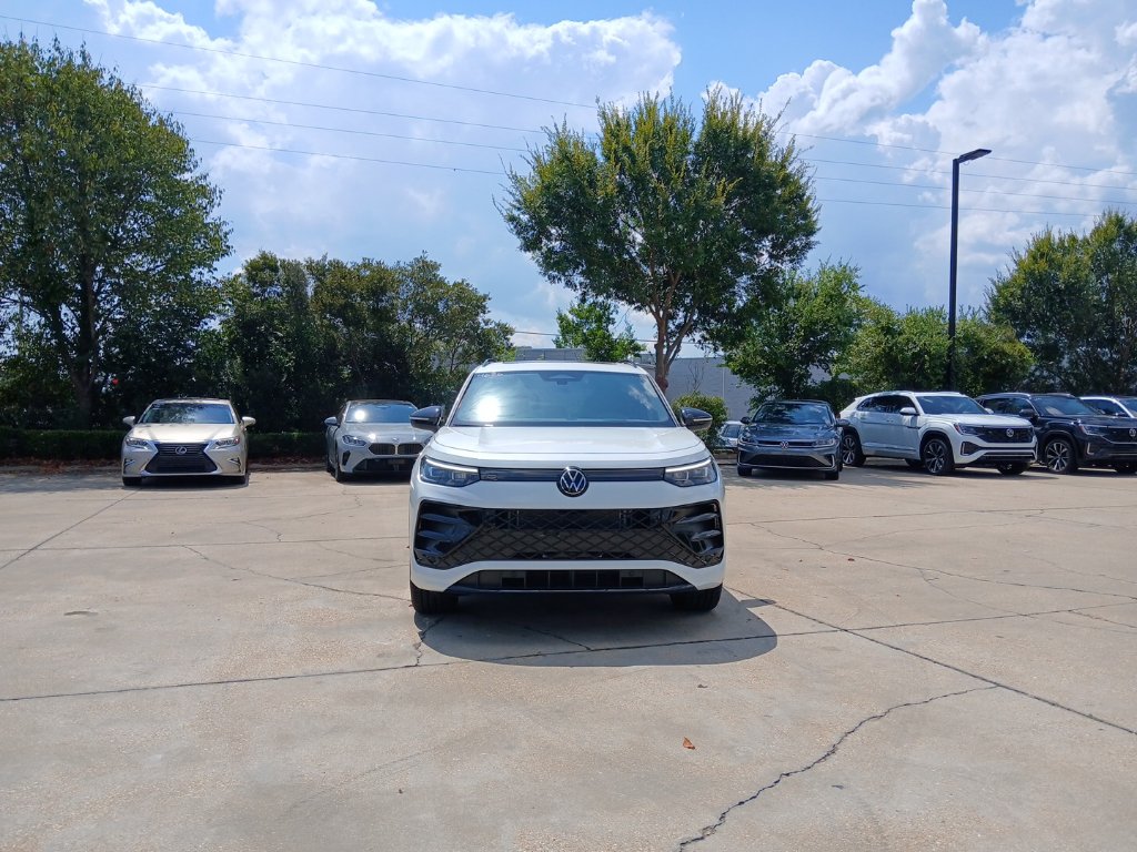 New 2026 Volkswagen Tiguan SE R-Line FWD image 2