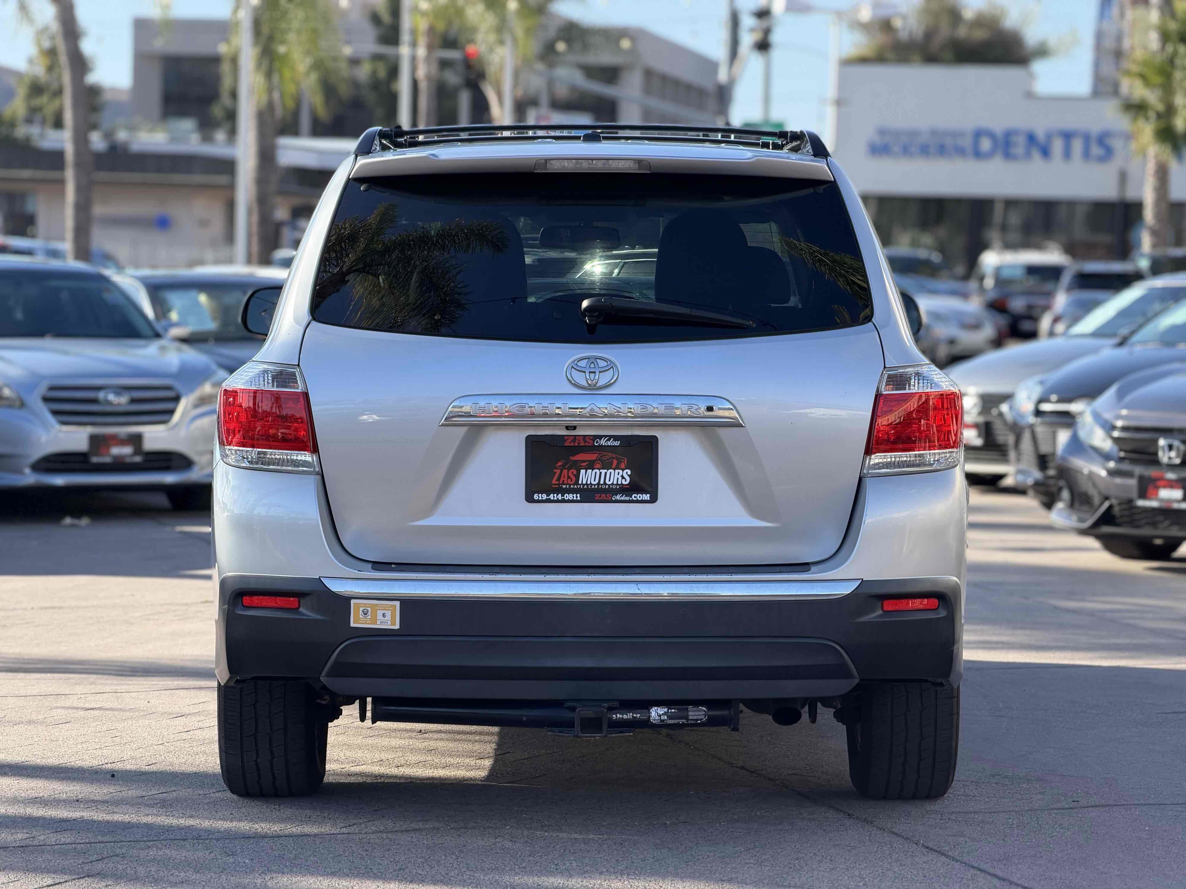 Used 2012 Toyota Highlander SE w/ Tow Pkg FWD image 5