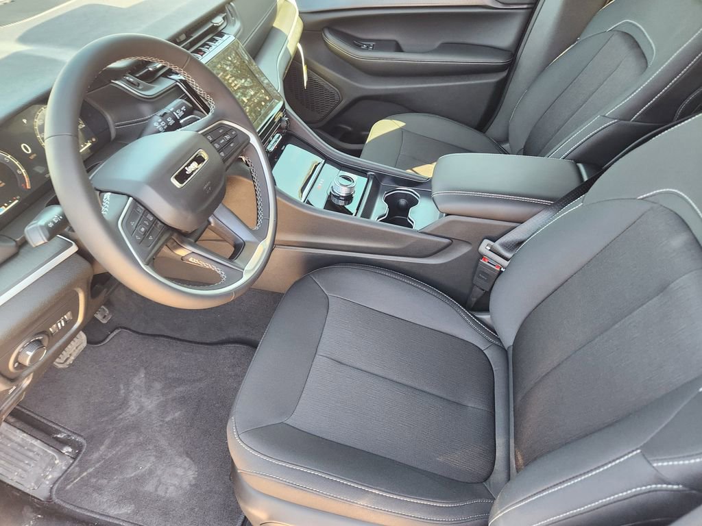 New 2026 Jeep Grand Cherokee Laredo RWD image 9