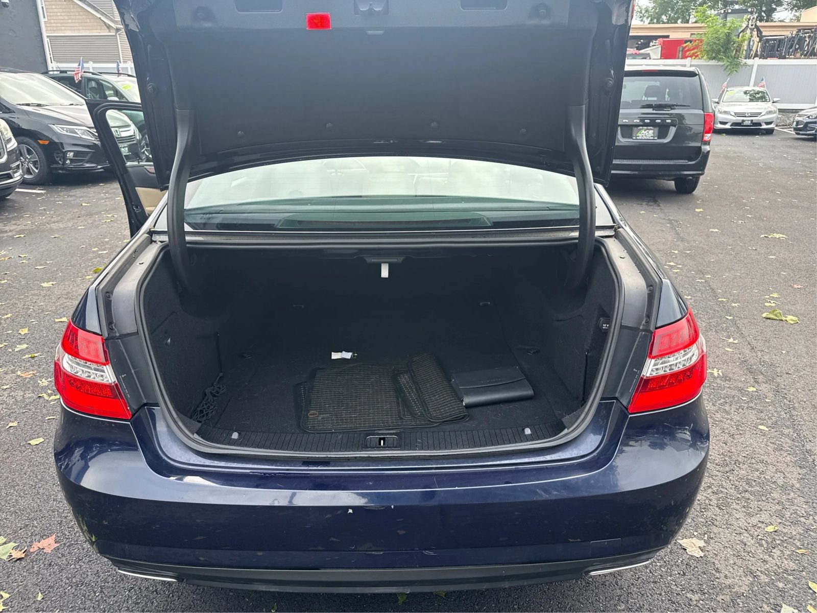 Used 2012 Mercedes-Benz E 350 4MATIC Sedan image 13