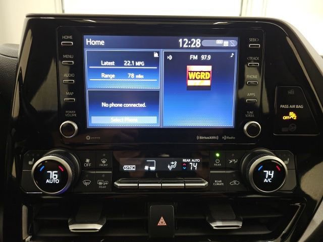 Used 2020 Toyota Highlander XLE image 25