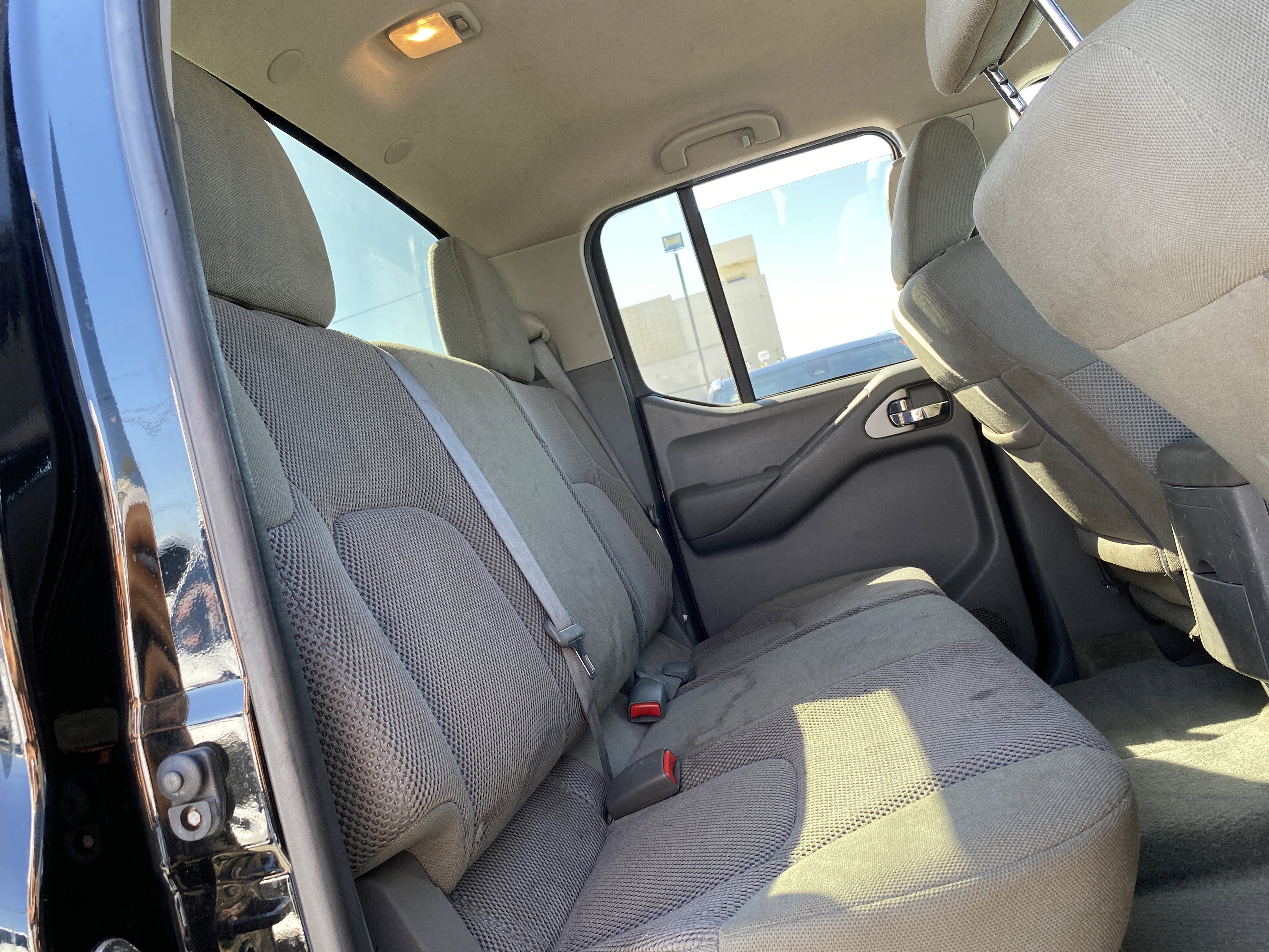Used 2018 Nissan Frontier SV image 18