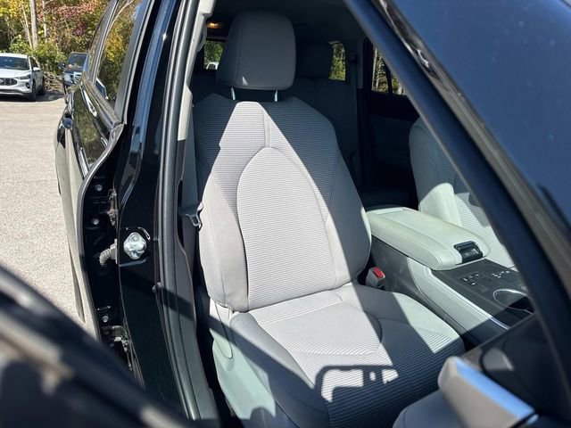 Used 2024 Toyota Highlander LE image 26