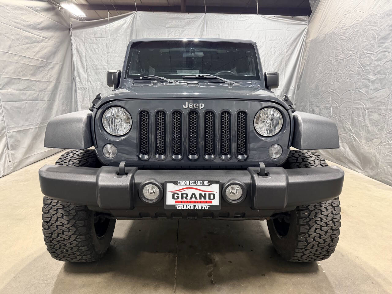 Used 2018 Jeep Wrangler Unlimited Sport w/ Connectivity Group image 2