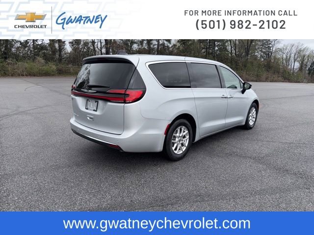 Used 2024 Chrysler Pacifica Touring-L image 5