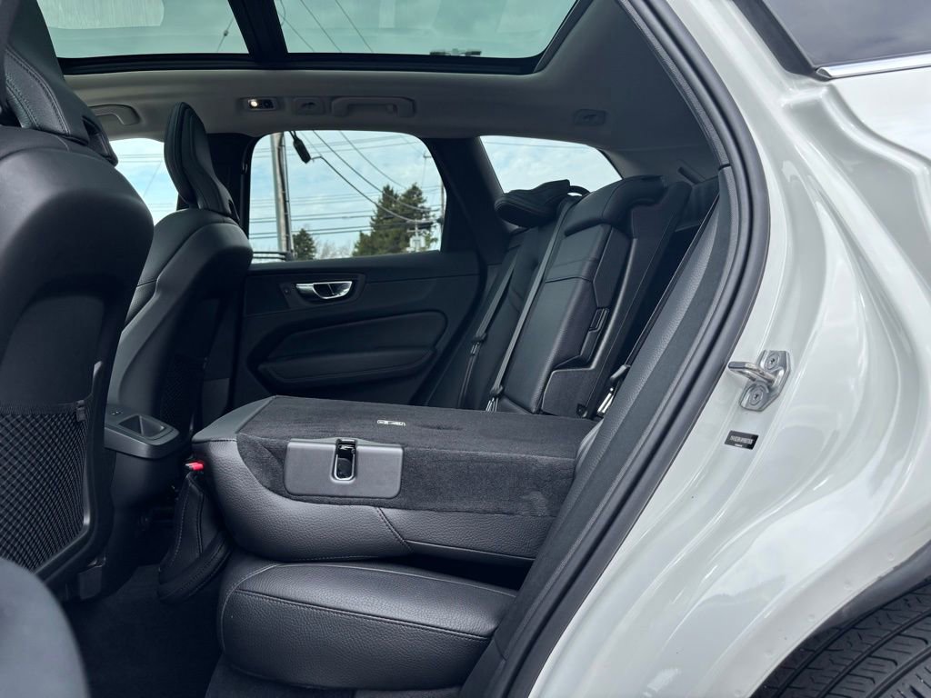 Used 2021 Volvo XC60 T5 Momentum w/ Premium Package image 21