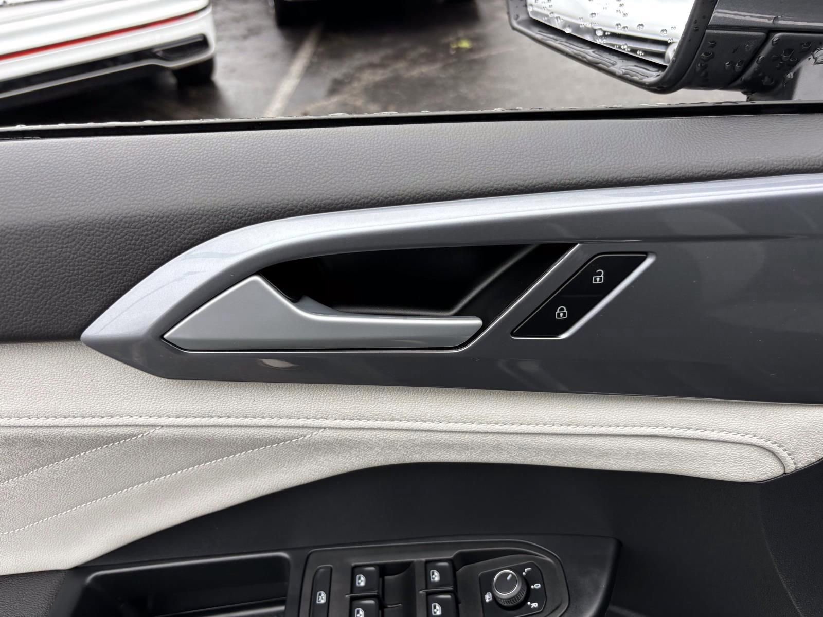 Used 2025 Volkswagen Taos SEL image 12