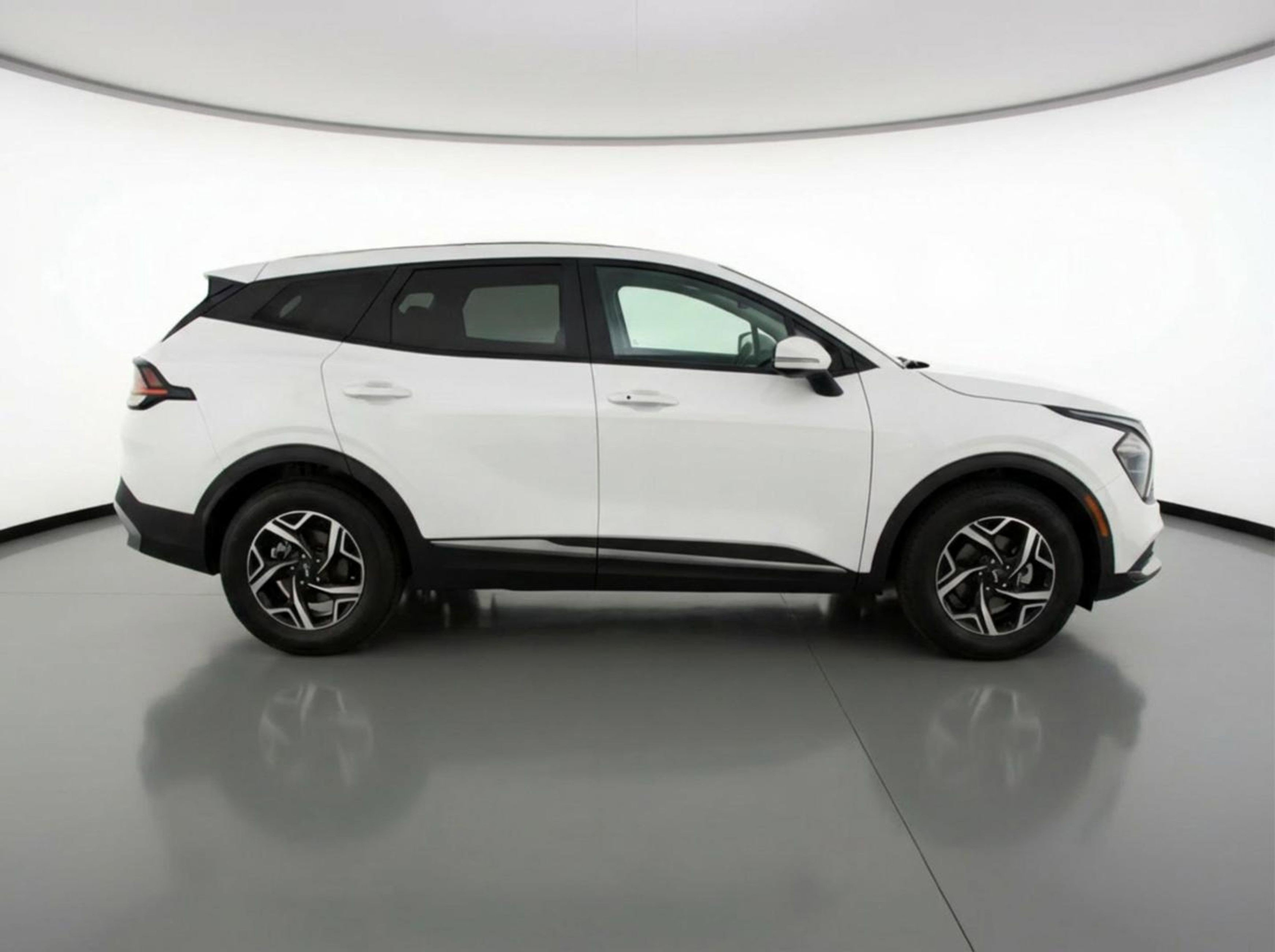 Used 2025 Kia Sportage LX image 11