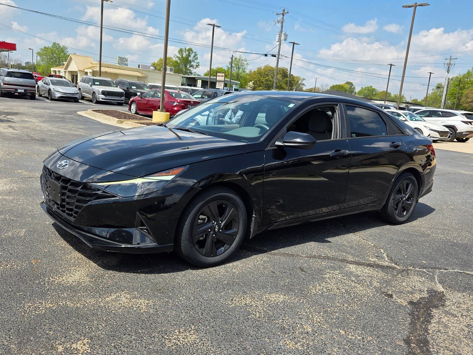 Used 2022 Hyundai Elantra SEL image 3