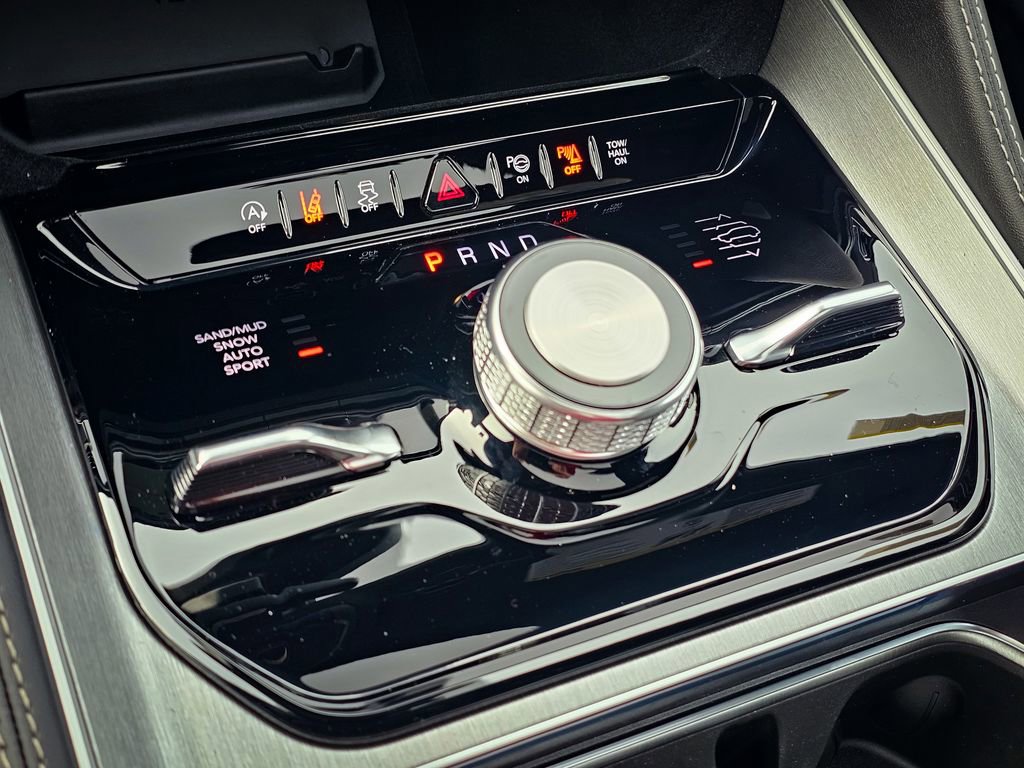 New 2025 Jeep Wagoneer Series III image 36