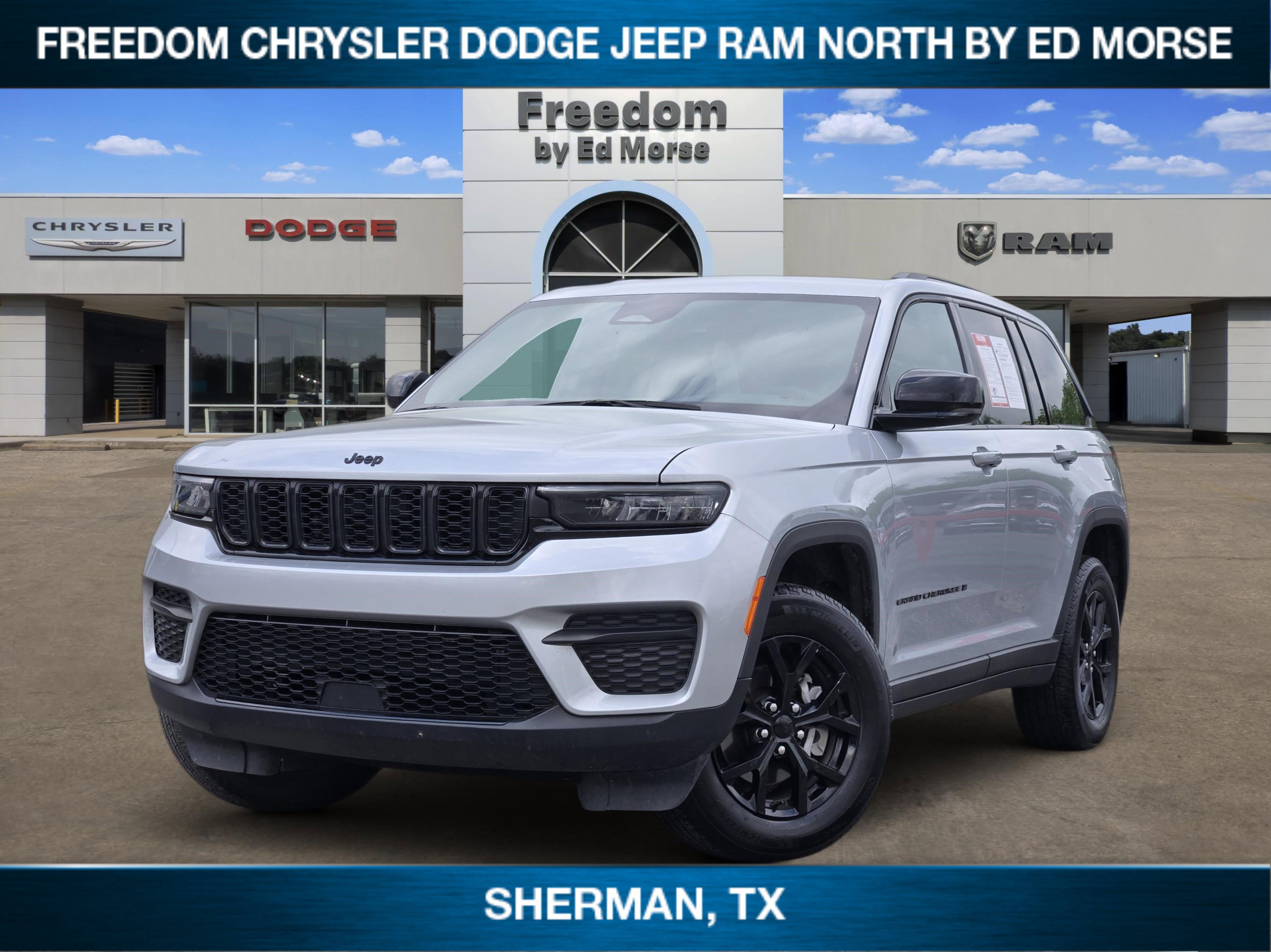 Used 2025 Jeep Grand Cherokee Altitude AWD/4WD image 1