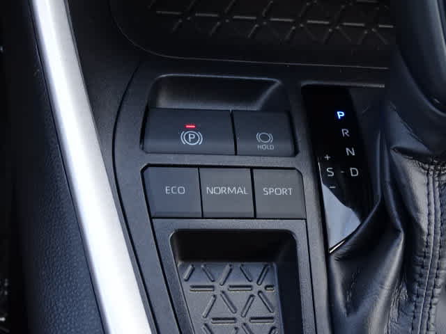 Used 2025 Toyota RAV4 XLE w/ Convenience Package FWD image 33