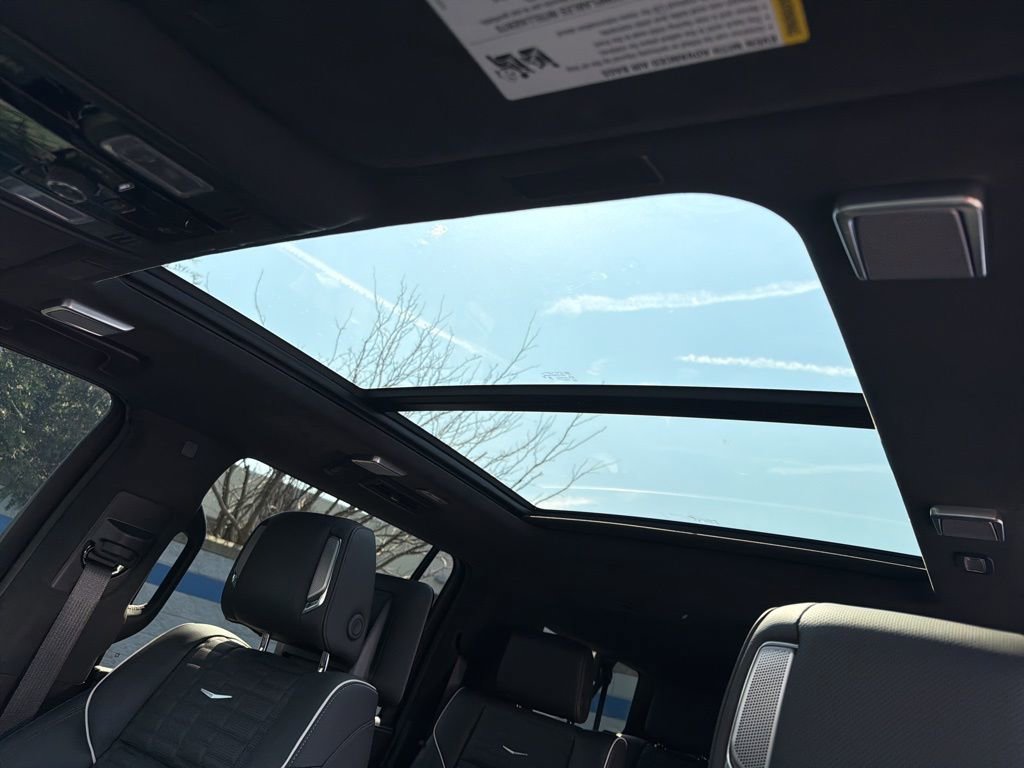 Used 2025 Cadillac Escalade ESV Sport Platinum image 11