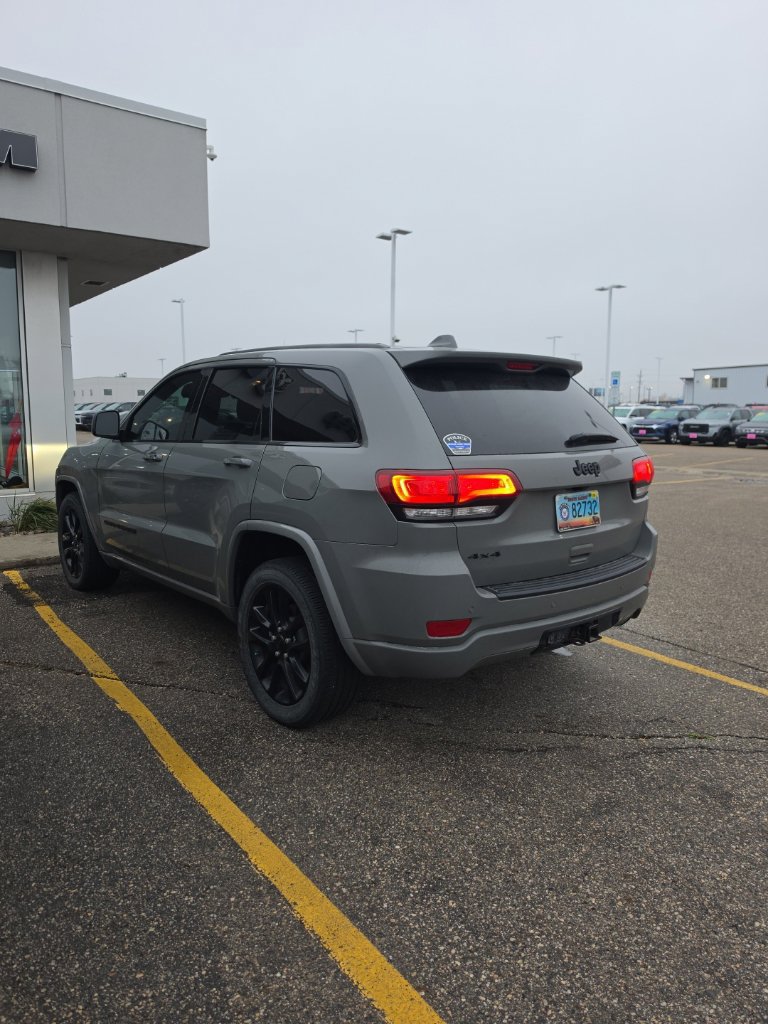 Used 2021 Jeep Grand Cherokee Laredo X AWD/4WD image 4