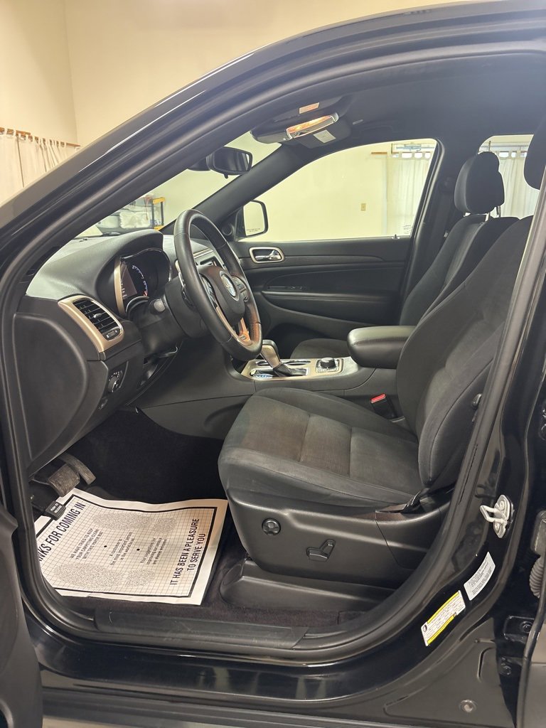 Used 2017 Jeep Grand Cherokee Laredo w/ Quick Order Package 23E image 9