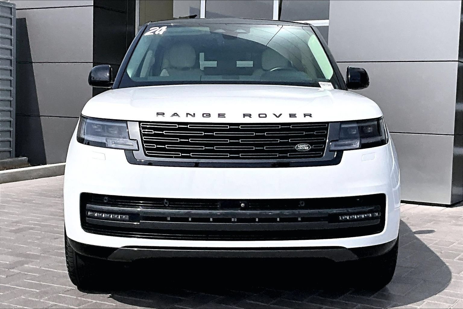 Used 2024 Land Rover Range Rover Long Wheelbase SE AWD/4WD image 2