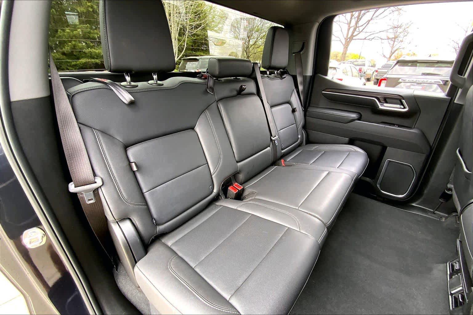 Used 2025 GMC Sierra 1500 SLT AWD/4WD image 19
