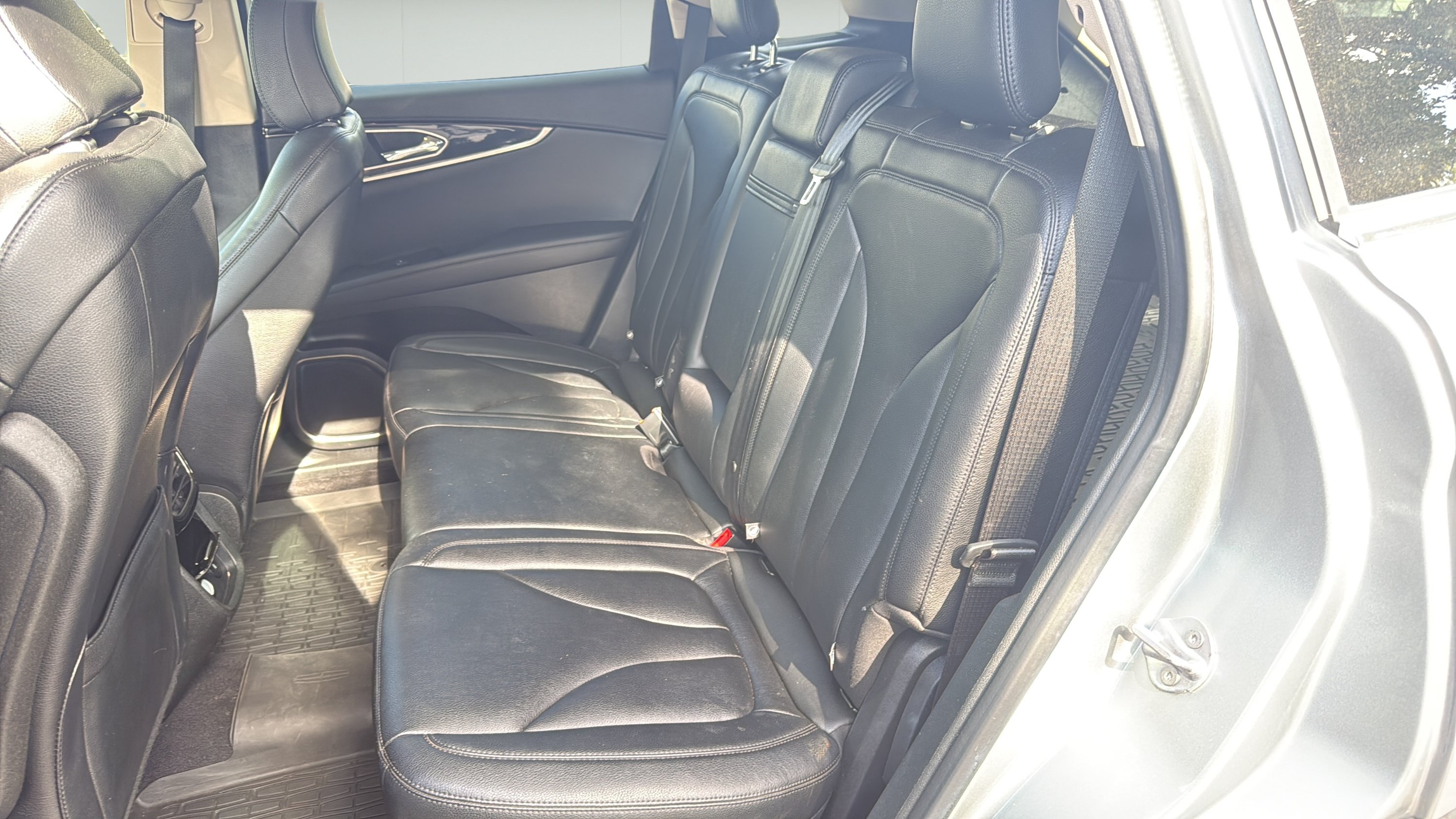 Used 2023 Lincoln Nautilus FWD w/ Premium Package image 21