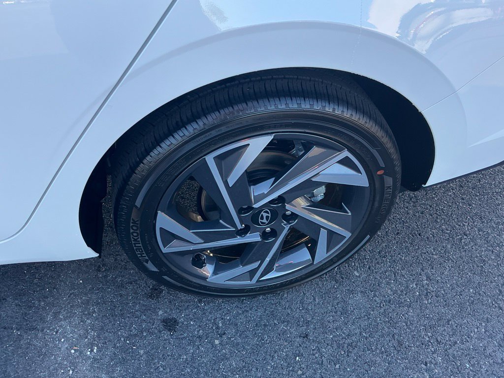 Certified 2026 Hyundai Elantra Limited FWD image 15