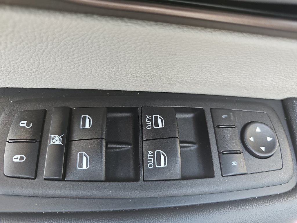 Used 2023 Chrysler Voyager LX FWD image 27
