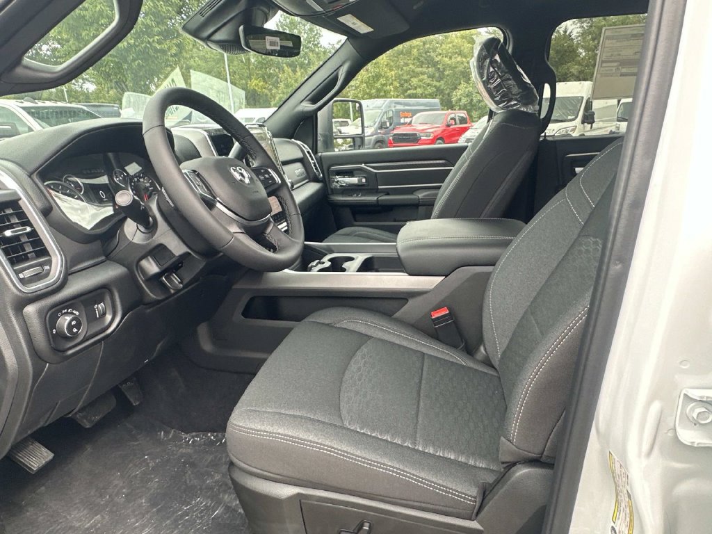 New 2026 RAM 3500 Big Horn AWD/4WD image 14