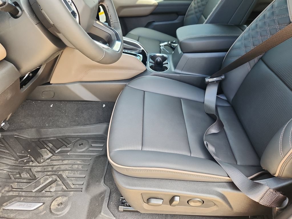 New 2026 GMC Canyon Denali AWD/4WD image 8