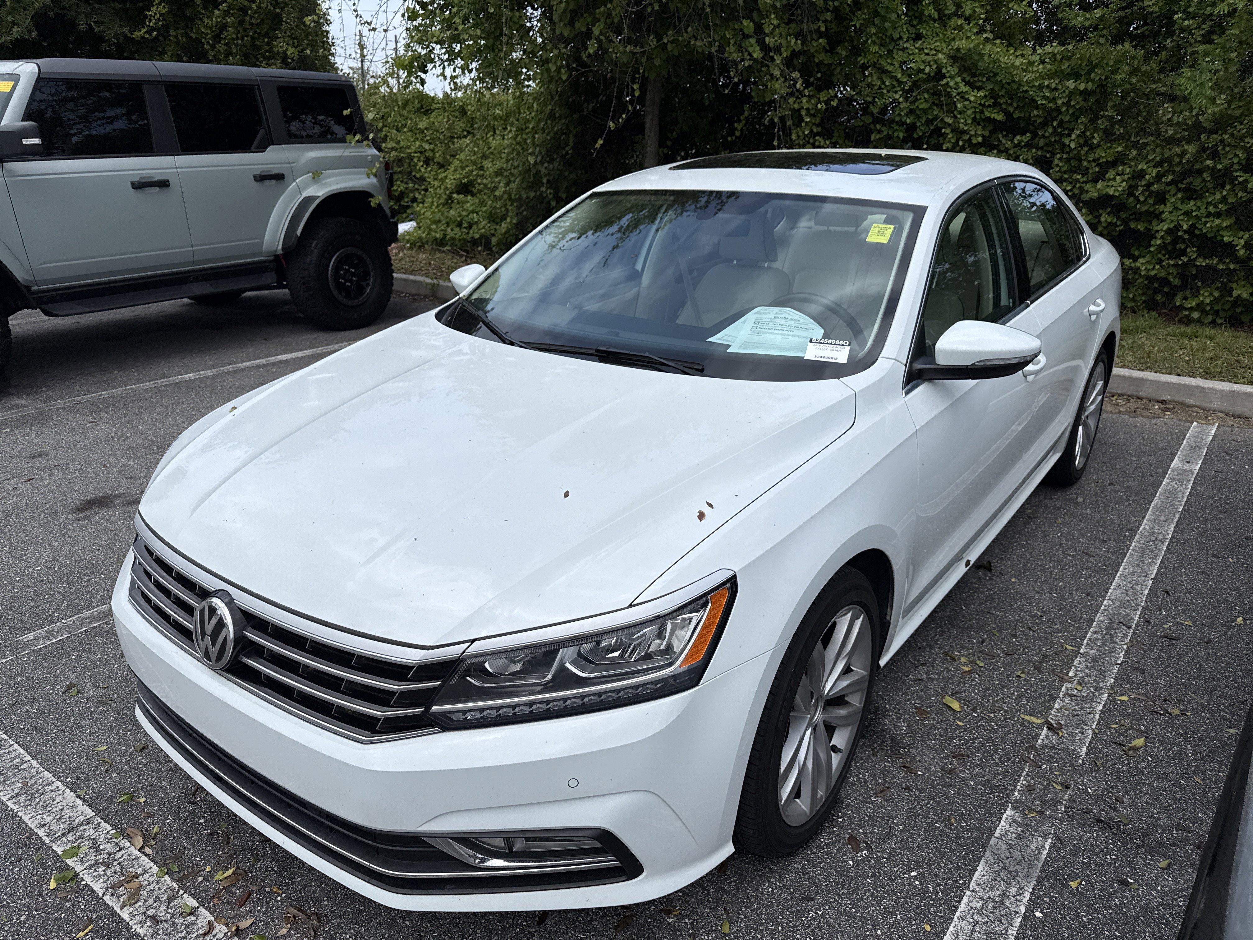 Used 2018 Volkswagen Passat 2.0T SE image 2