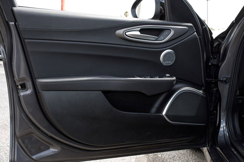 Used 2022 Alfa Romeo Giulia Veloce image 46