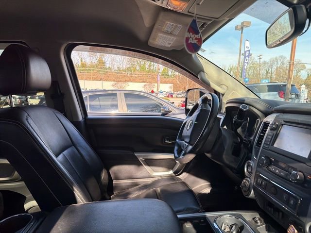 Used 2017 Nissan Titan PRO-4X w/ Pro-4x Convenience Package image 8