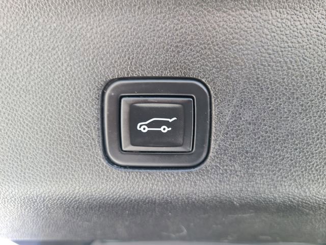 Used 2023 Cadillac Escalade ESV Premium Luxury AWD/4WD image 7