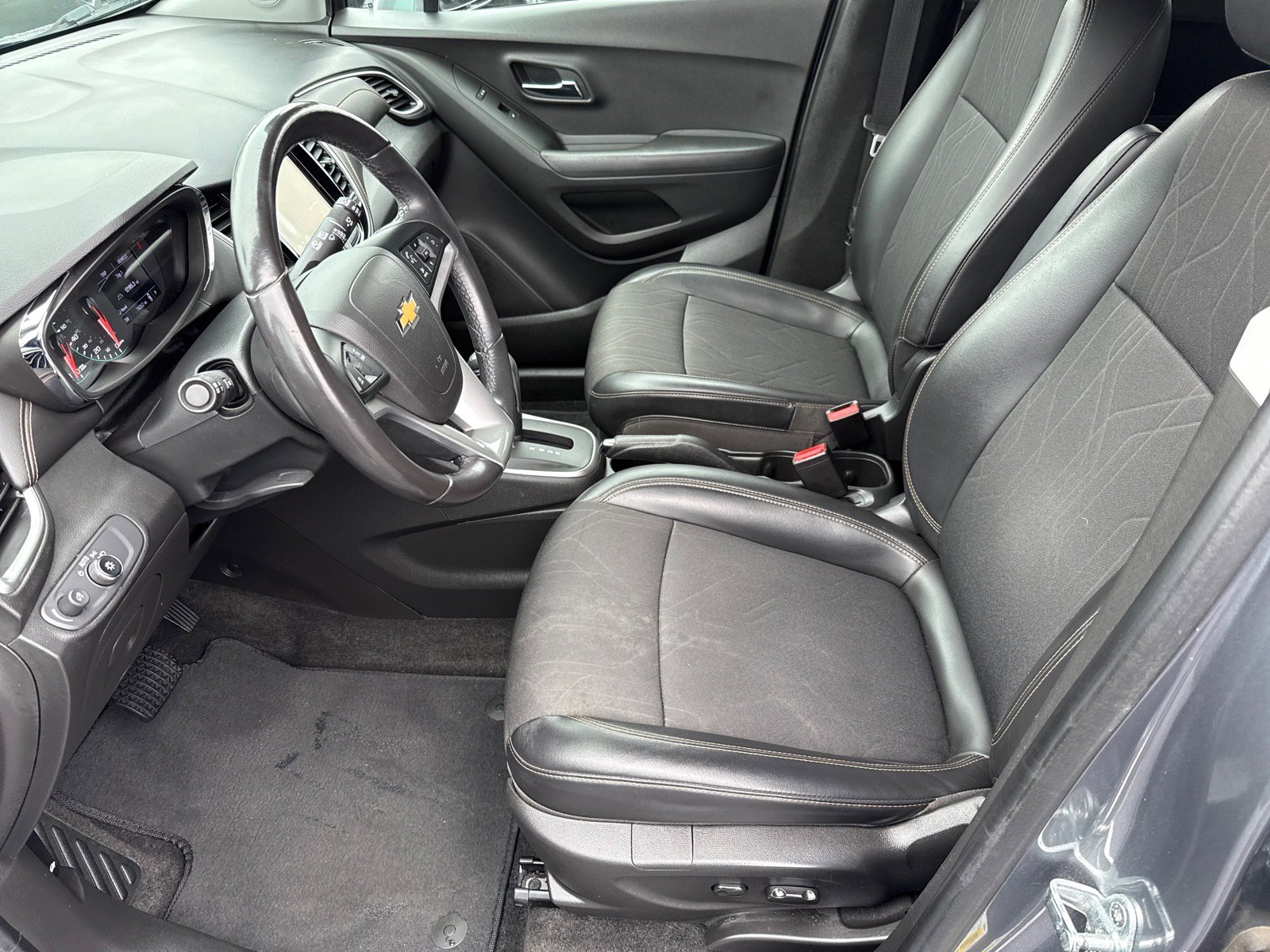 Used 2019 Chevrolet Trax LT w/ LT Convenience Package image 10
