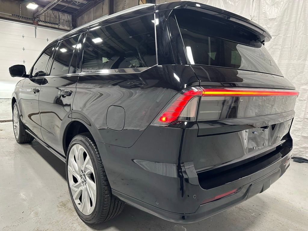 Used 2025 Lincoln Navigator Reserve image 5