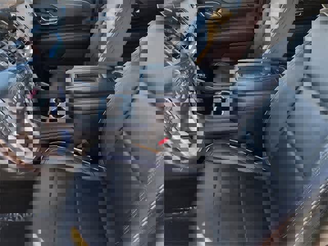 Used 2021 GMC Yukon SLT w/ SLT Luxury Package image 17