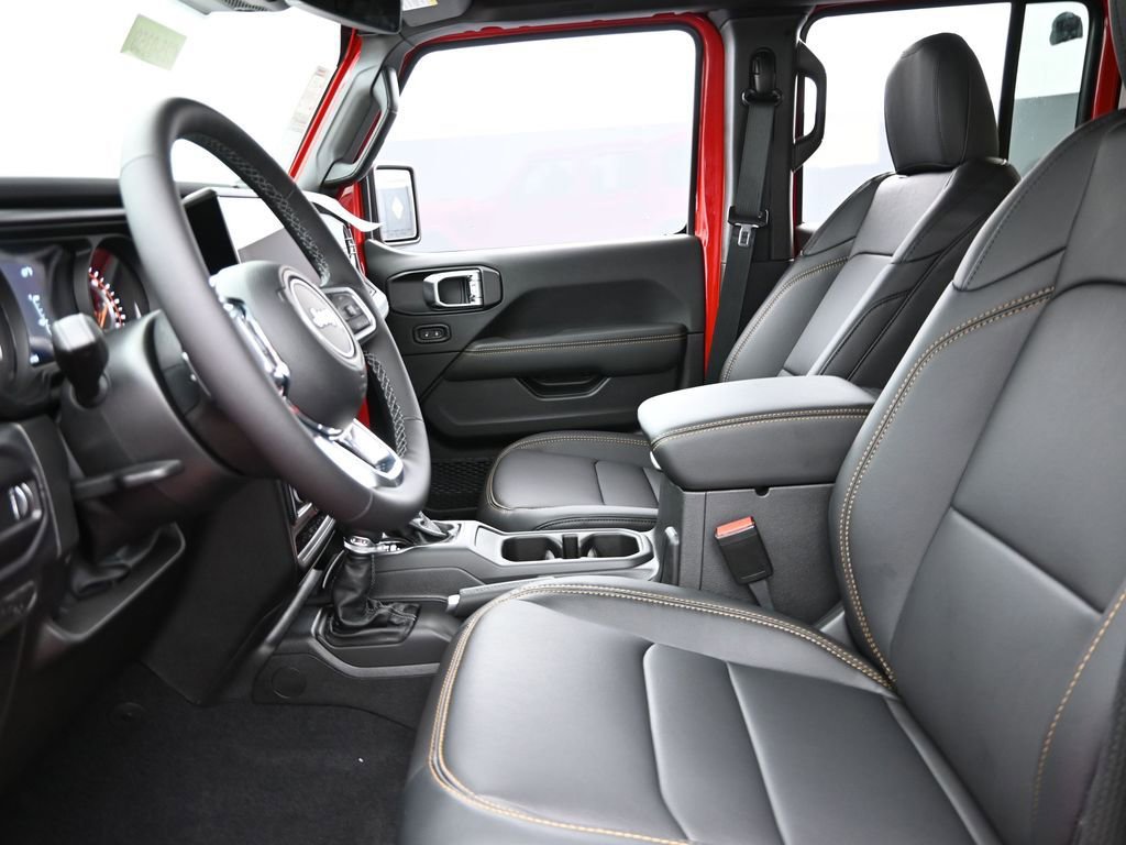 New 2025 Jeep Wrangler Unlimited Sahara AWD/4WD image 12