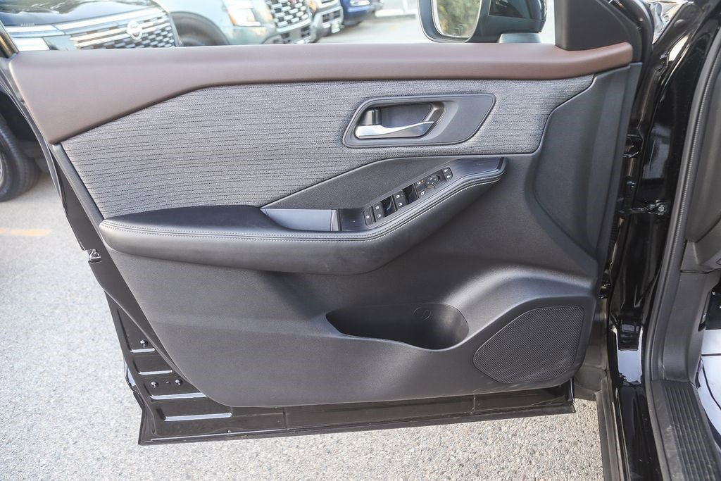 Used 2023 Nissan Rogue SV FWD image 19