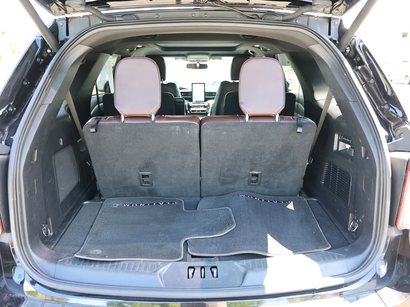 Used 2022 Ford Explorer Platinum w/ Equipment Group 601A AWD/4WD image 14
