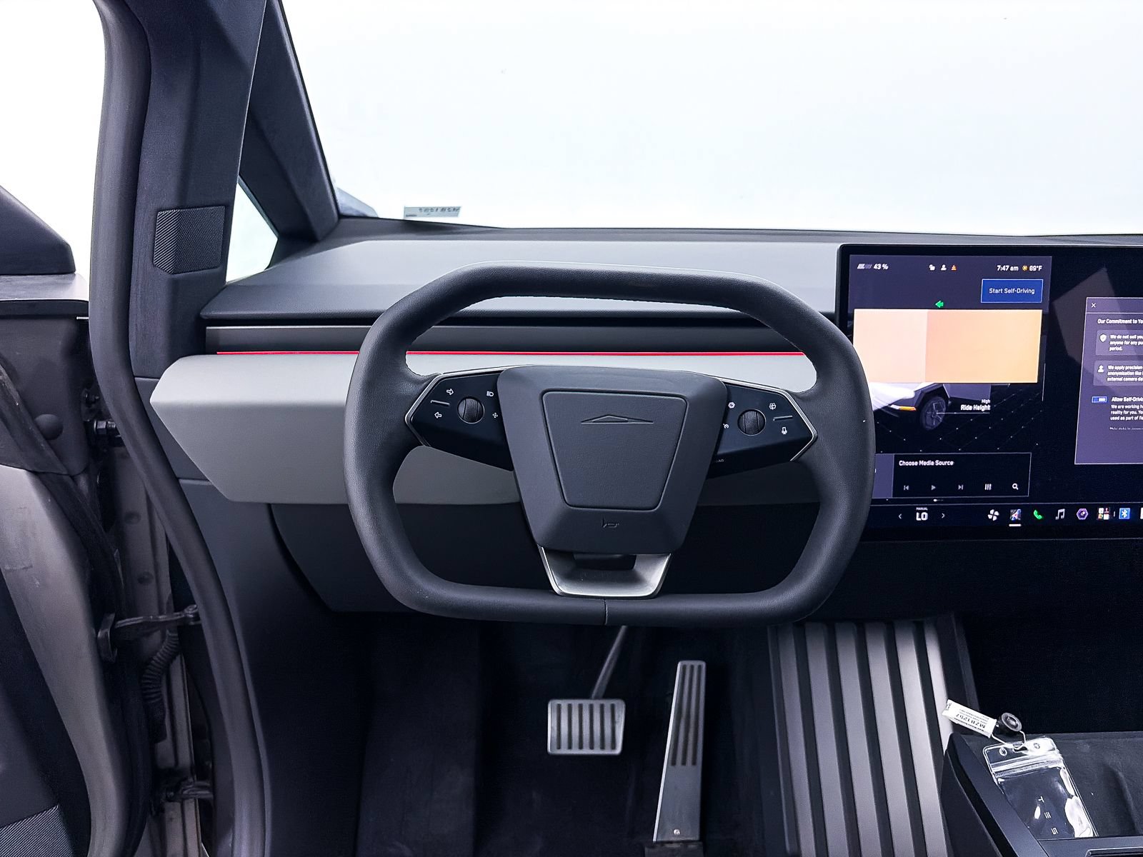 Used 2024 Tesla Cybertruck AWD Crew Cab image 27