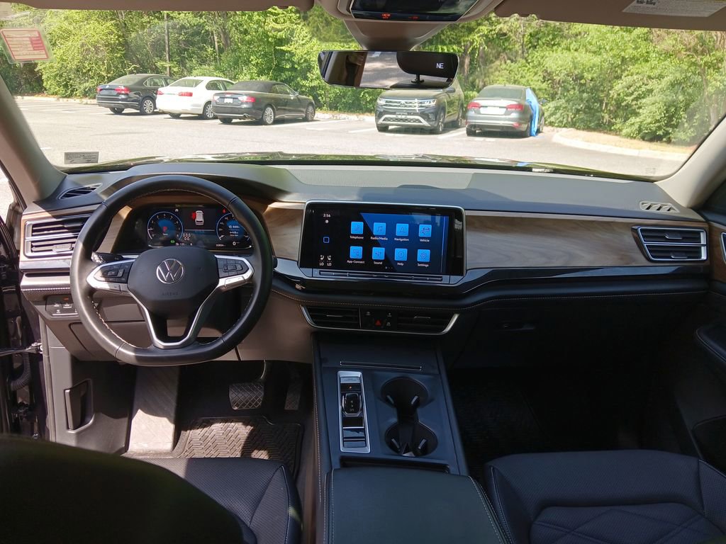Used 2025 Volkswagen Atlas SE image 25
