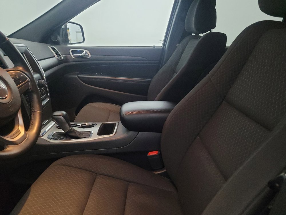 Used 2019 Jeep Grand Cherokee Laredo AWD/4WD image 17