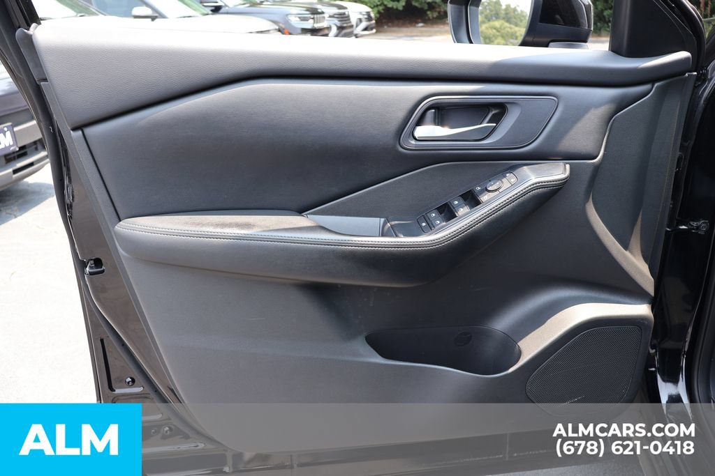 Used 2024 Nissan Rogue SV FWD image 14