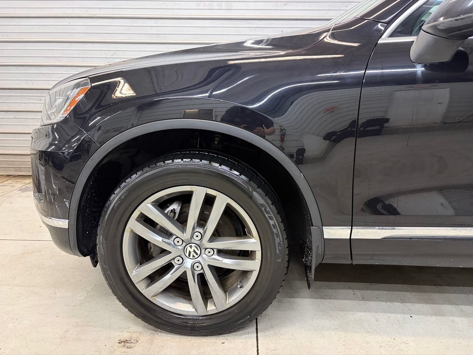 Used 2015 Volkswagen Touareg TDI AWD/4WD image 4