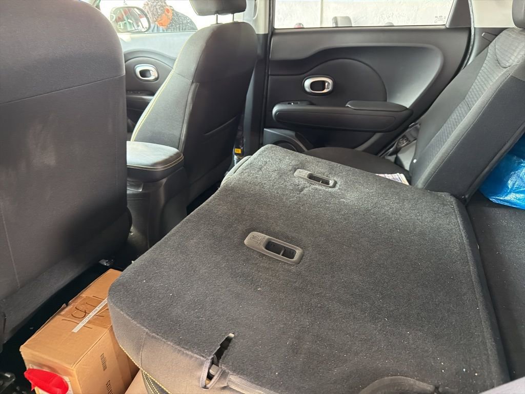 Used 2016 Kia Soul + image 6