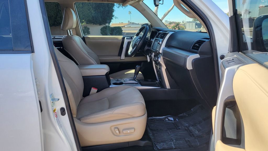 Used 2016 Toyota 4Runner SR5 Premium image 18