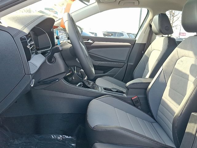 New 2026 Volkswagen Jetta SE FWD image 10