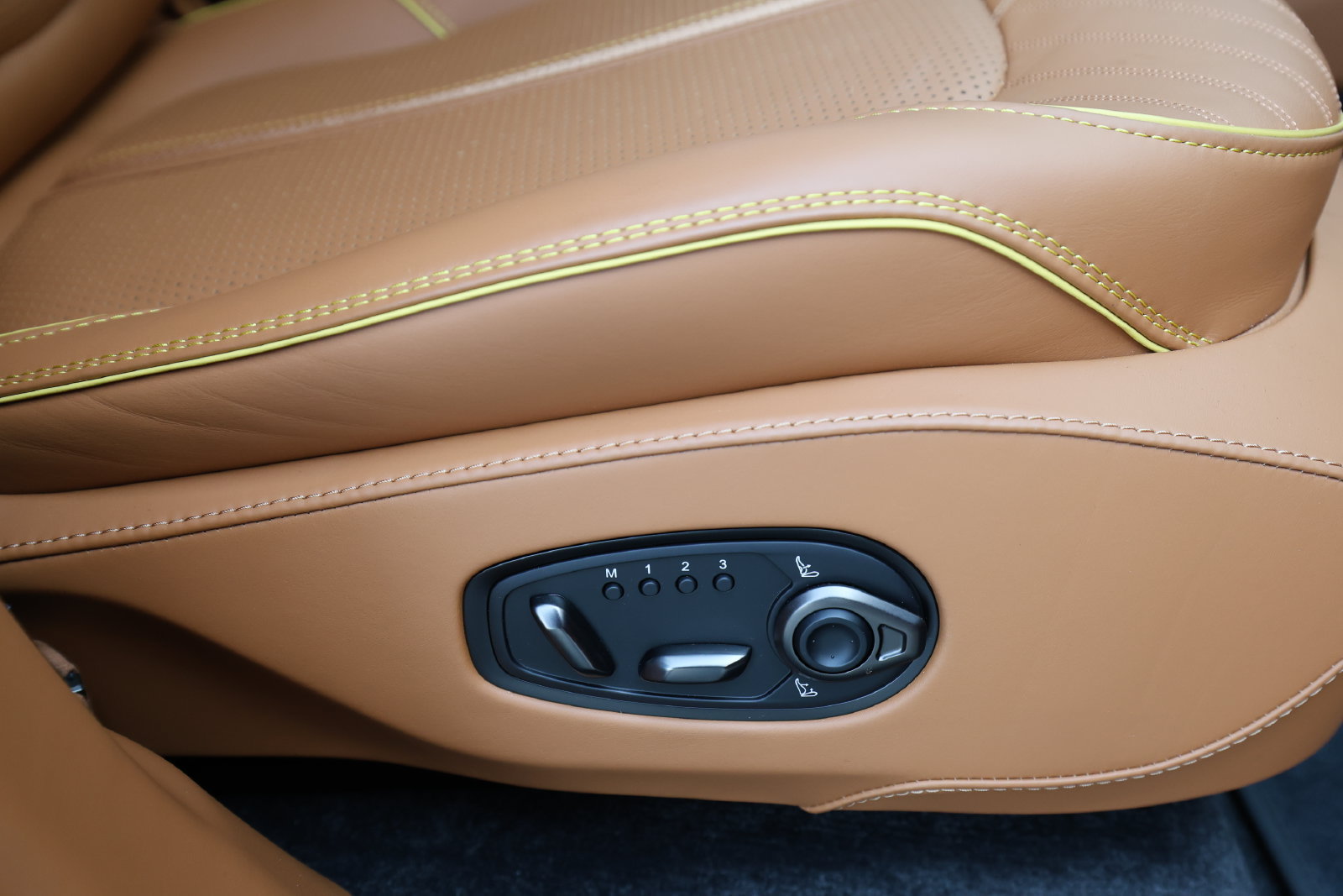 Used 2025 Aston Martin DBX 707 AWD/4WD image 26