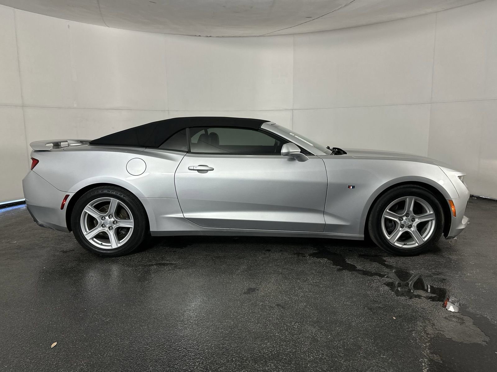 Used 2018 Chevrolet Camaro LT image 9