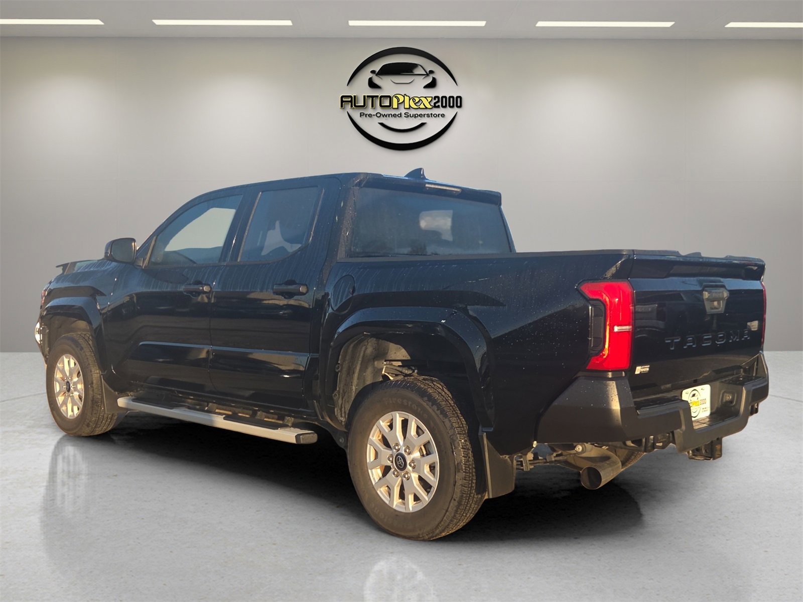 Used 2024 Toyota Tacoma SR image 5