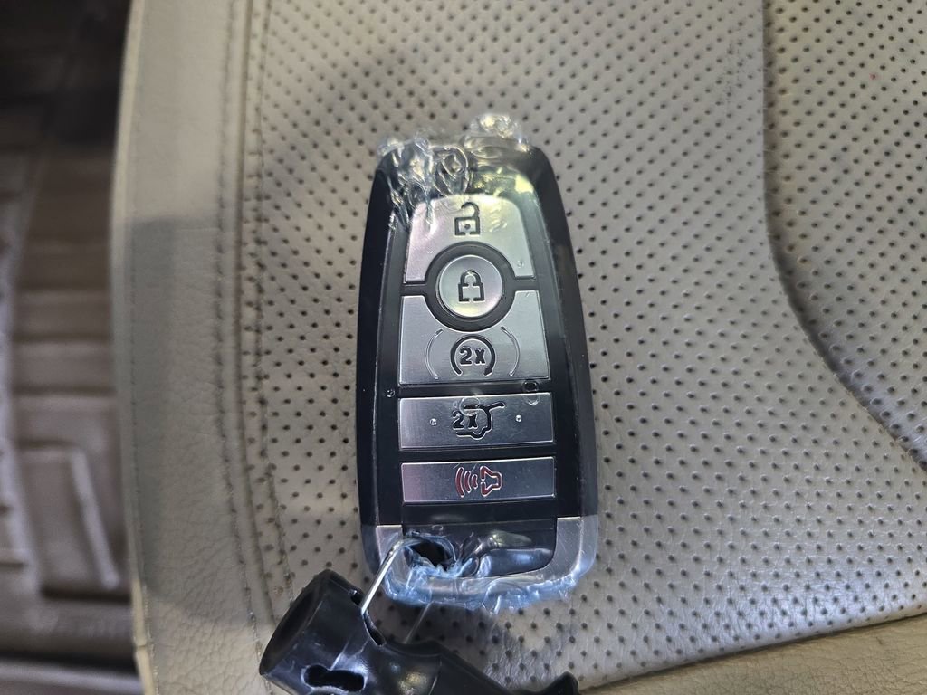 Used 2019 Ford Expedition Limited w/ Equipment Group 302A RWD image 40