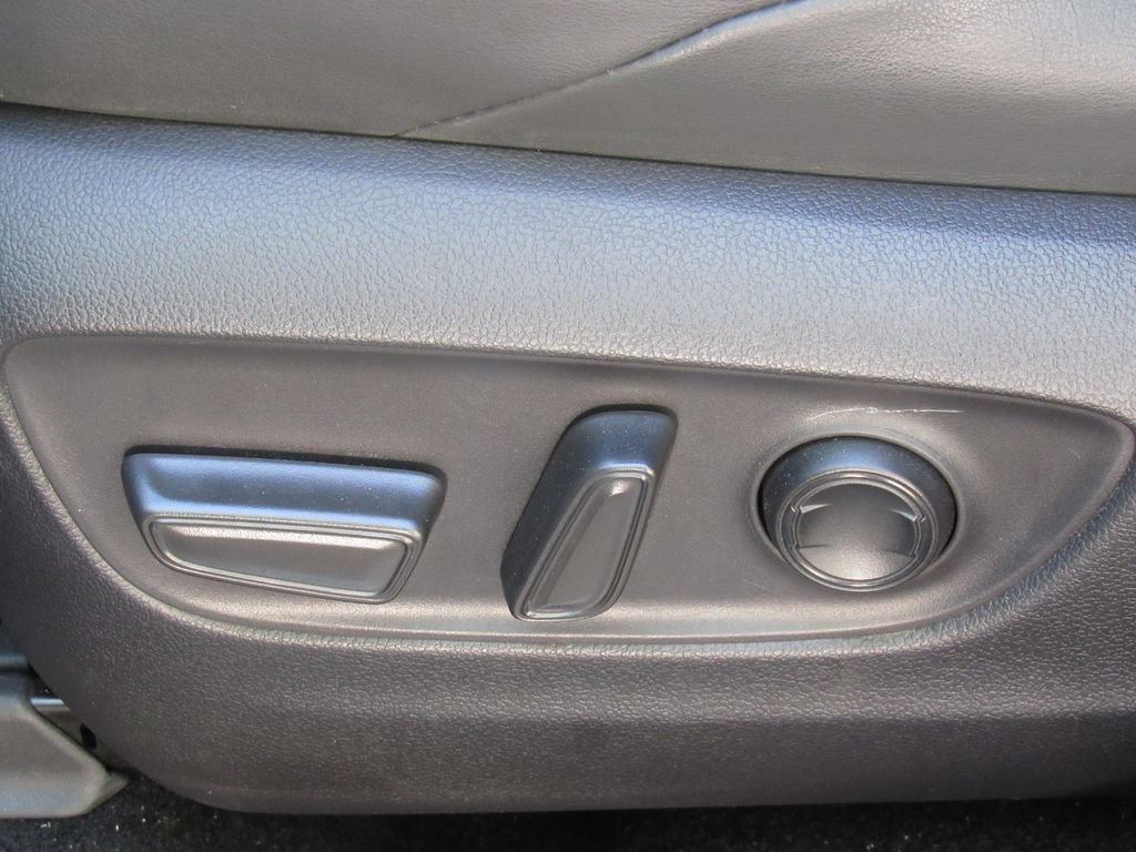 Certified 2022 Toyota Venza XLE AWD/4WD image 12