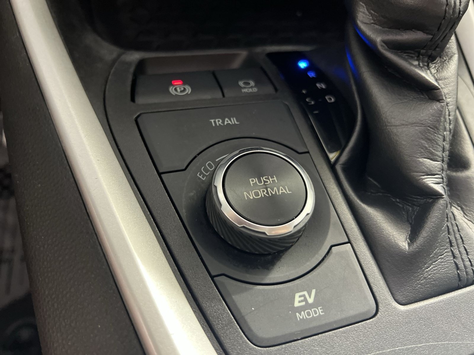 Used 2022 Toyota RAV4 LE AWD/4WD image 33